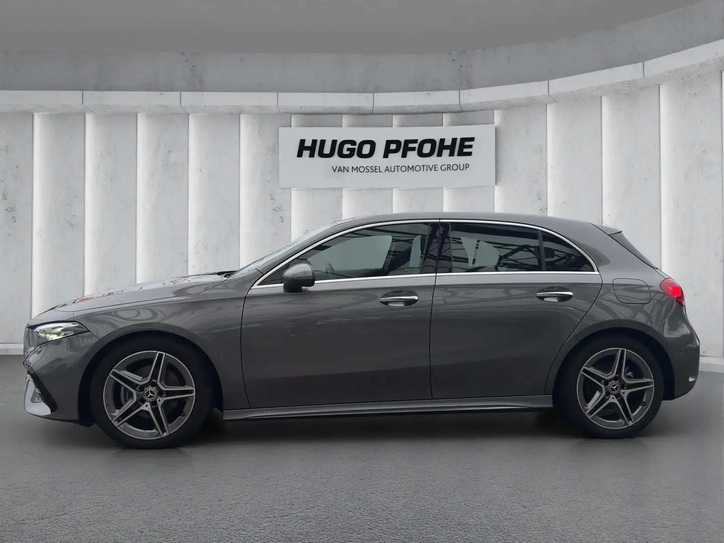 Mercedes-Benz A 200 AMG Line (EURO 6e) Grau - 2