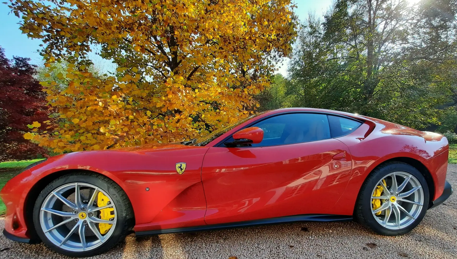 Ferrari 812 superfast Rosso - 1