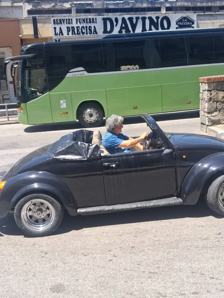 Volkswagen Käfer pelle grigia, foto 1