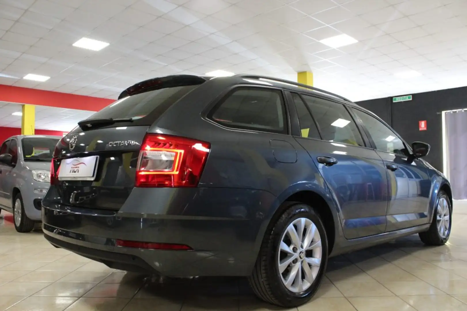 Skoda Octavia 2.0 TDI 150 CV DSG Wagon UNIPROPRIETARIO Grigio - 2