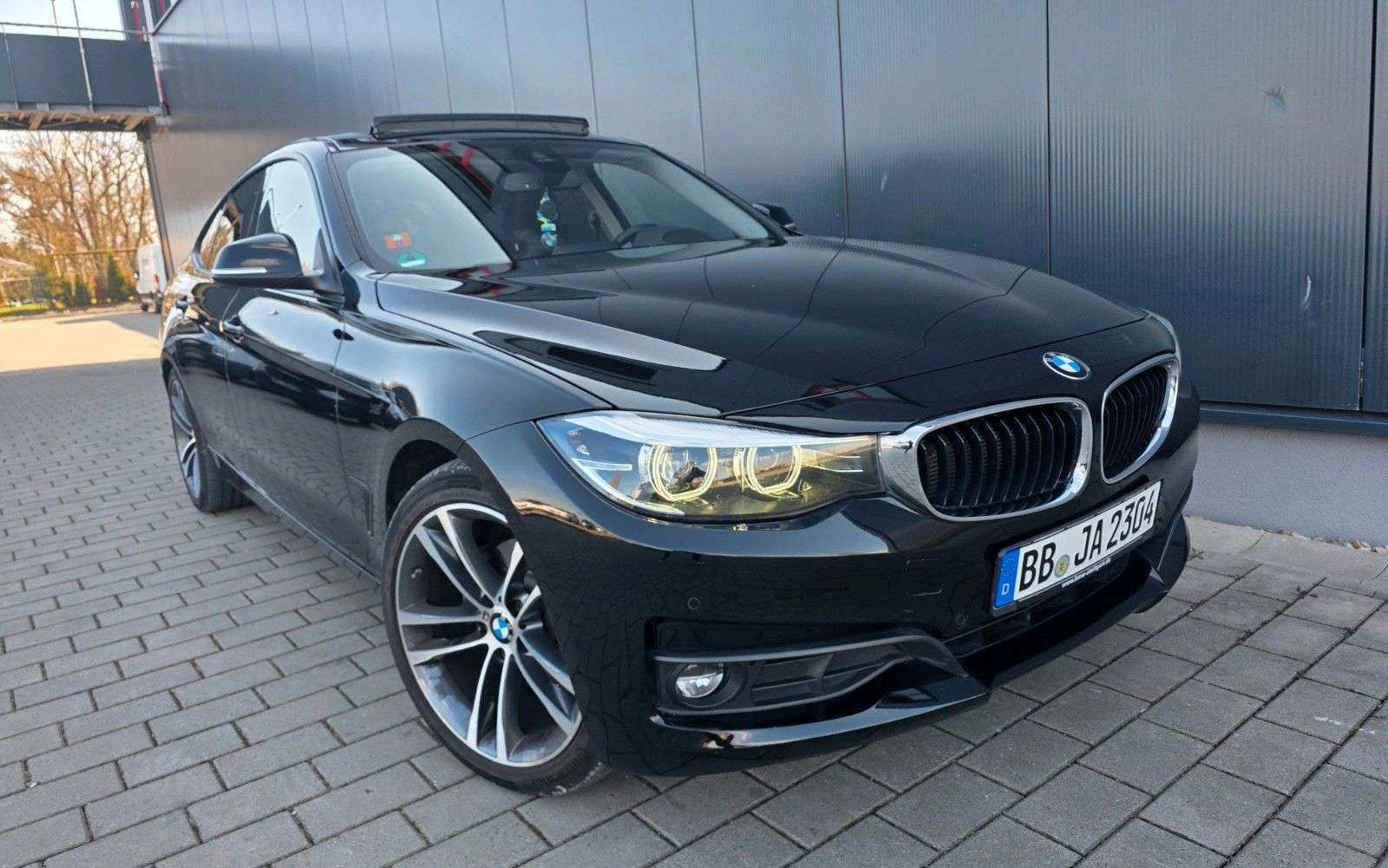 Second hand Bmw 3 Series 320
