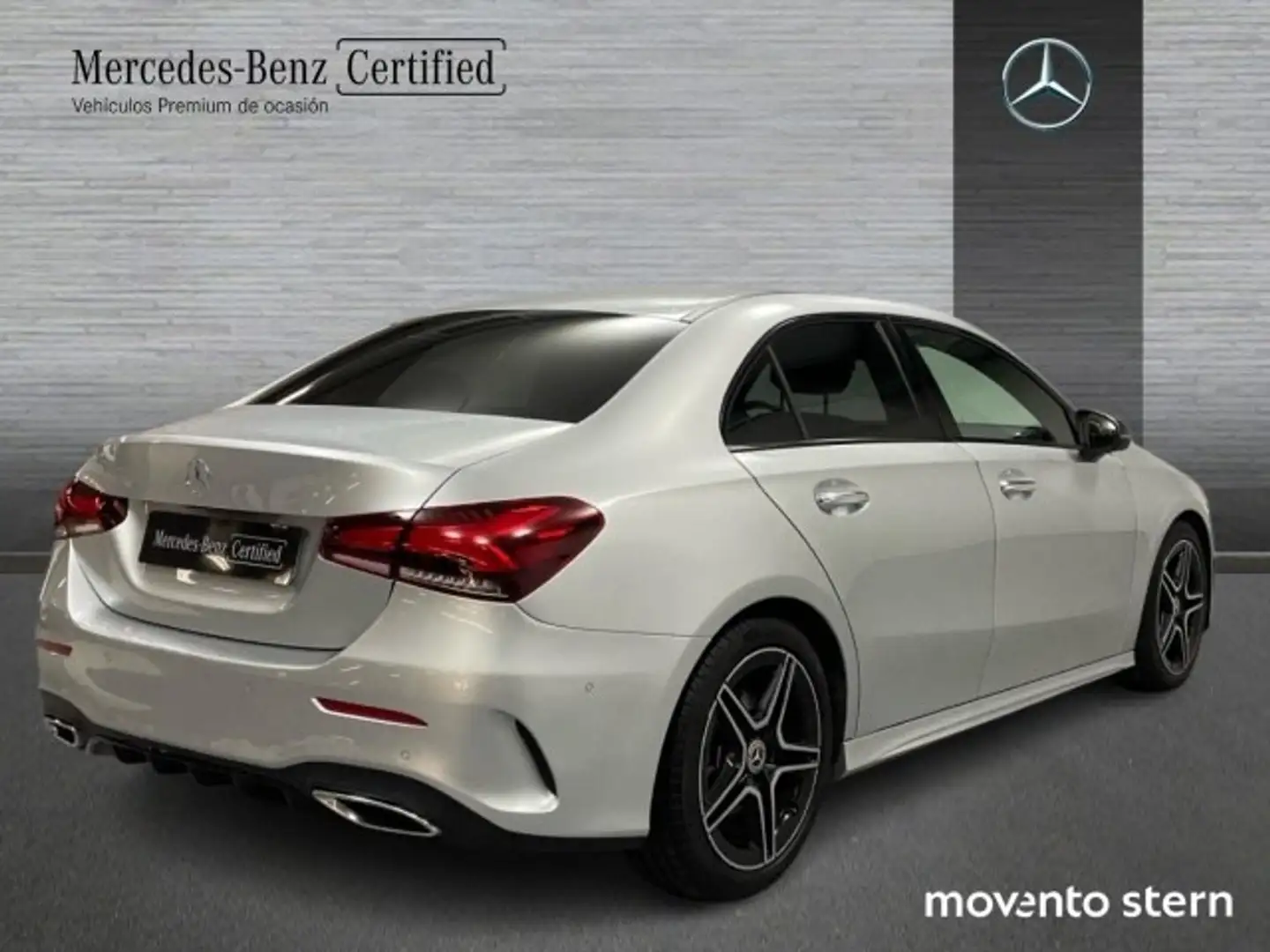 Mercedes-Benz A 200 Sedán Plateado - 2