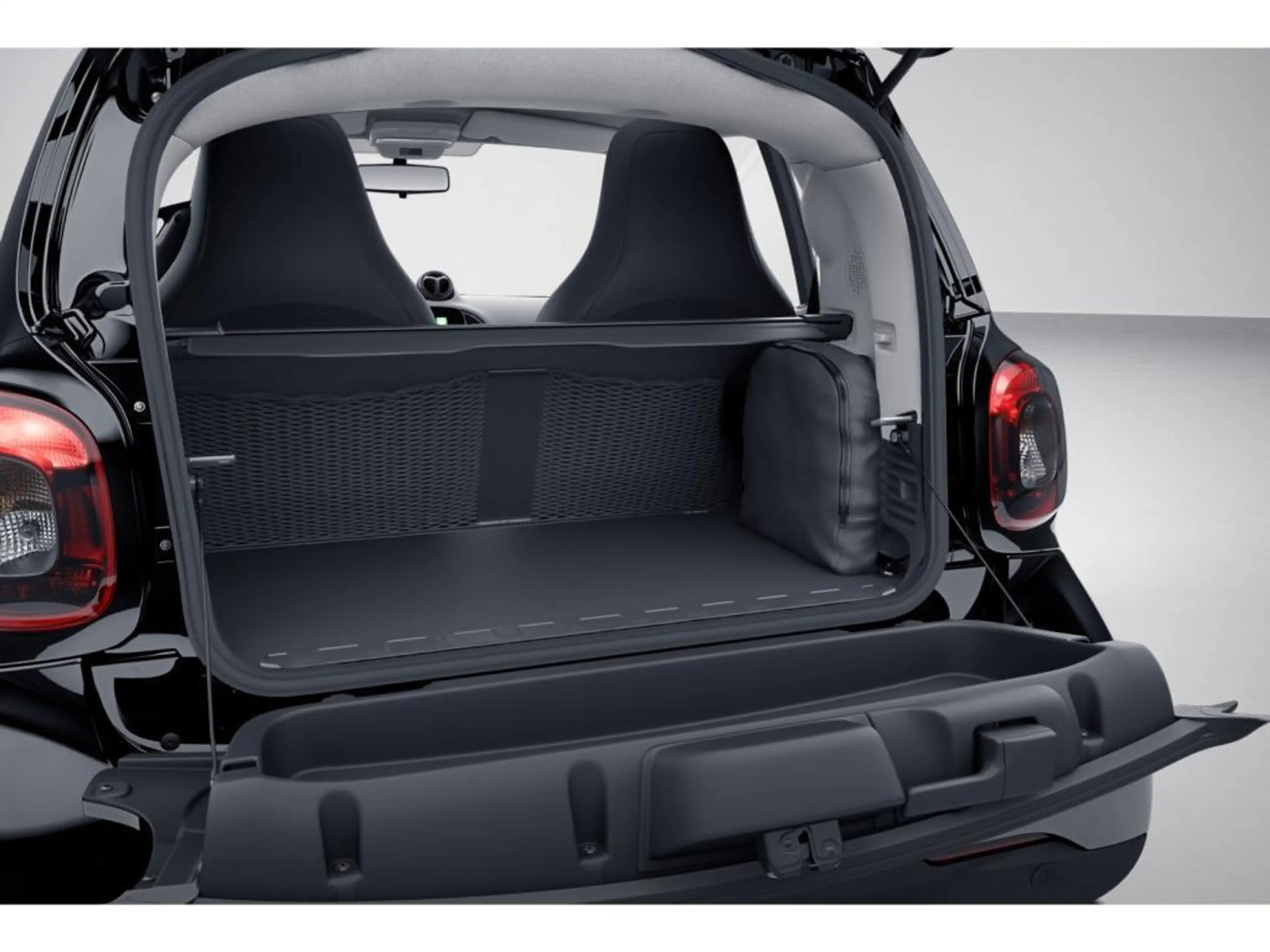 smart forTwo EQ coupe — photo 11