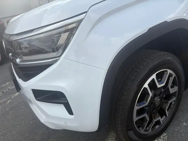 Volkswagen Amarok view 7