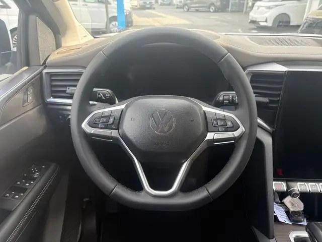 Volkswagen Amarok view 14