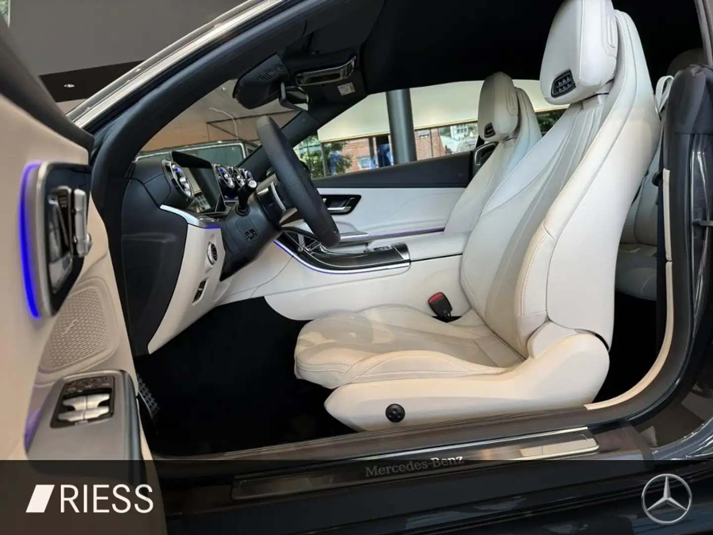 Mercedes-Benz CLE 200 4M Ca AMG+AHK+DISTRONIC+DIGI L+KEYLESS+ Grau - 2