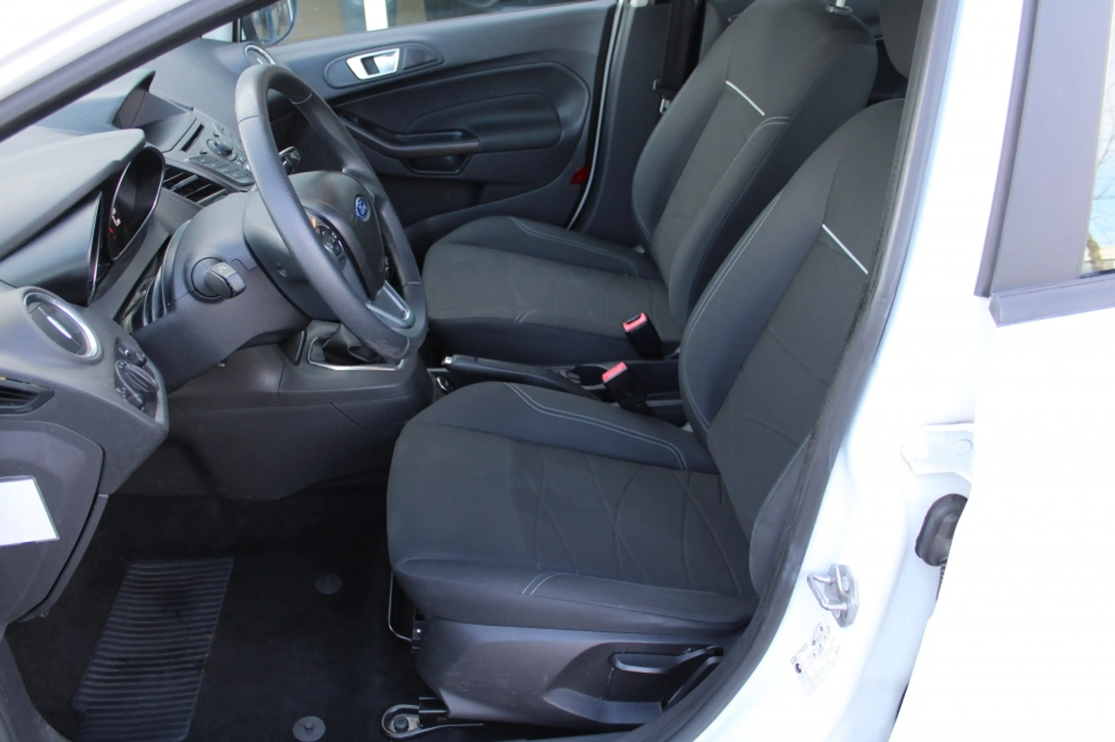 Ford Fiesta 1.0 Style — photo 7