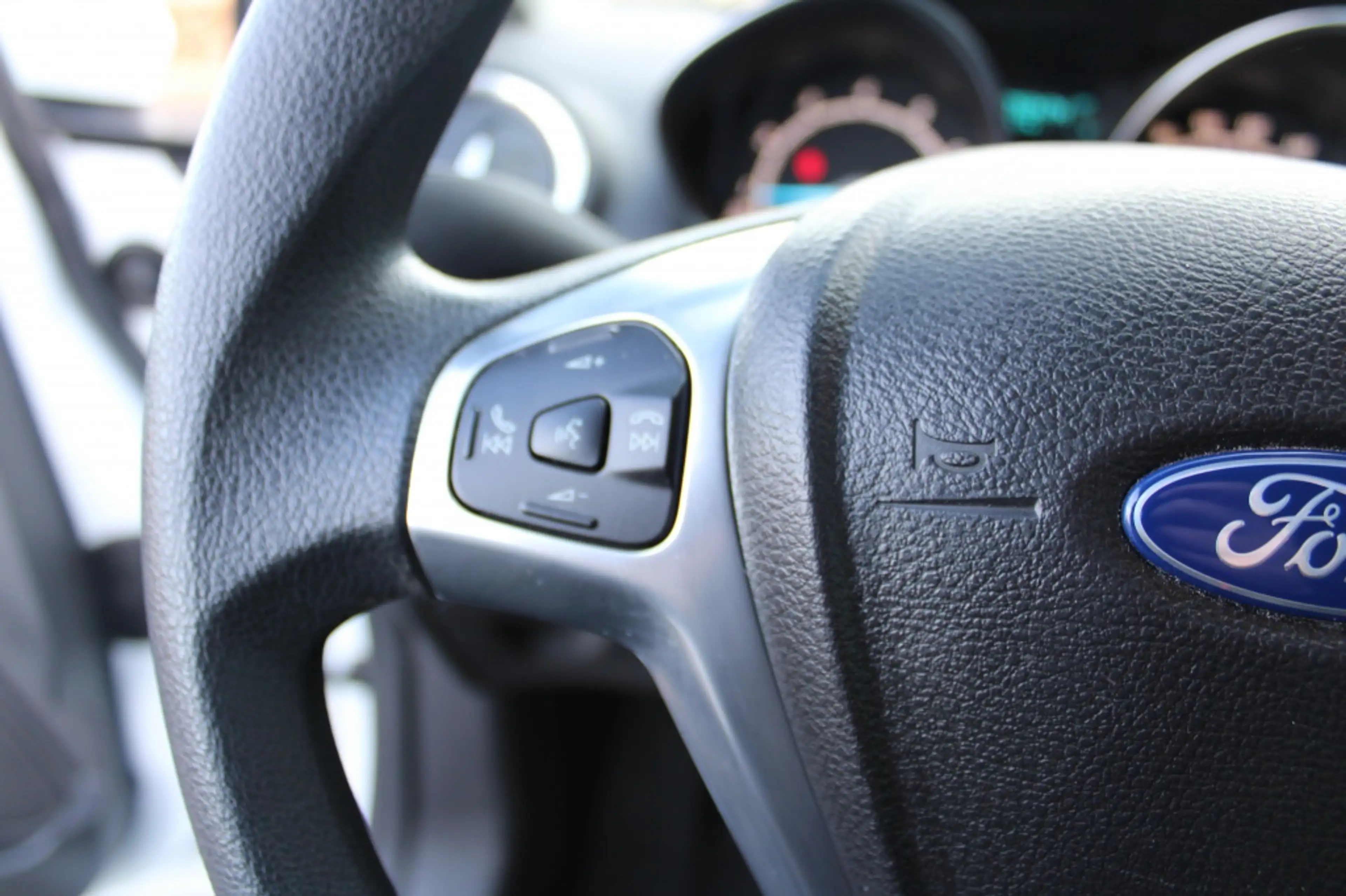 Ford Fiesta 1.0 Style — photo 12
