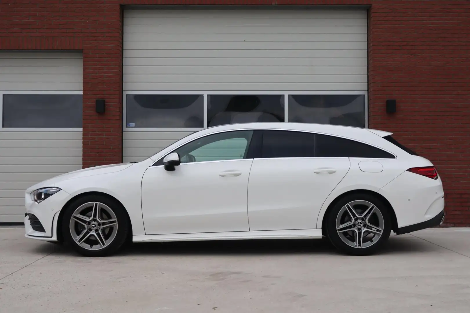 Mercedes-Benz CLA 180 Shooting Brake AMG Line Advantage - Widescreen - A Weiß - 2