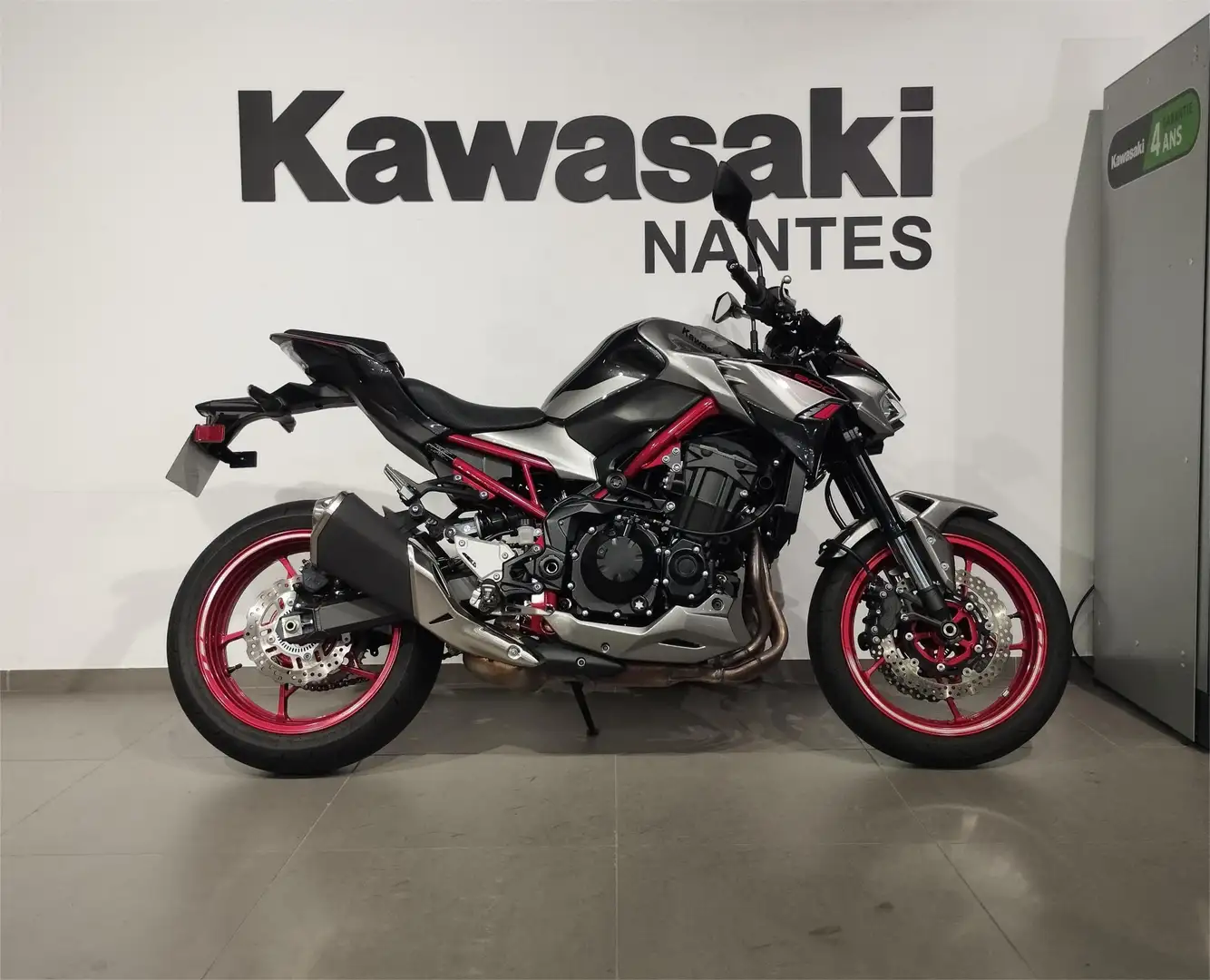 Kawasaki Z 900 Gri - 2
