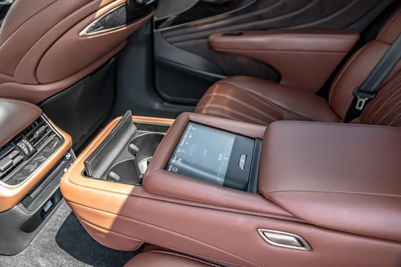 Lexus LS снимка Lexus LS