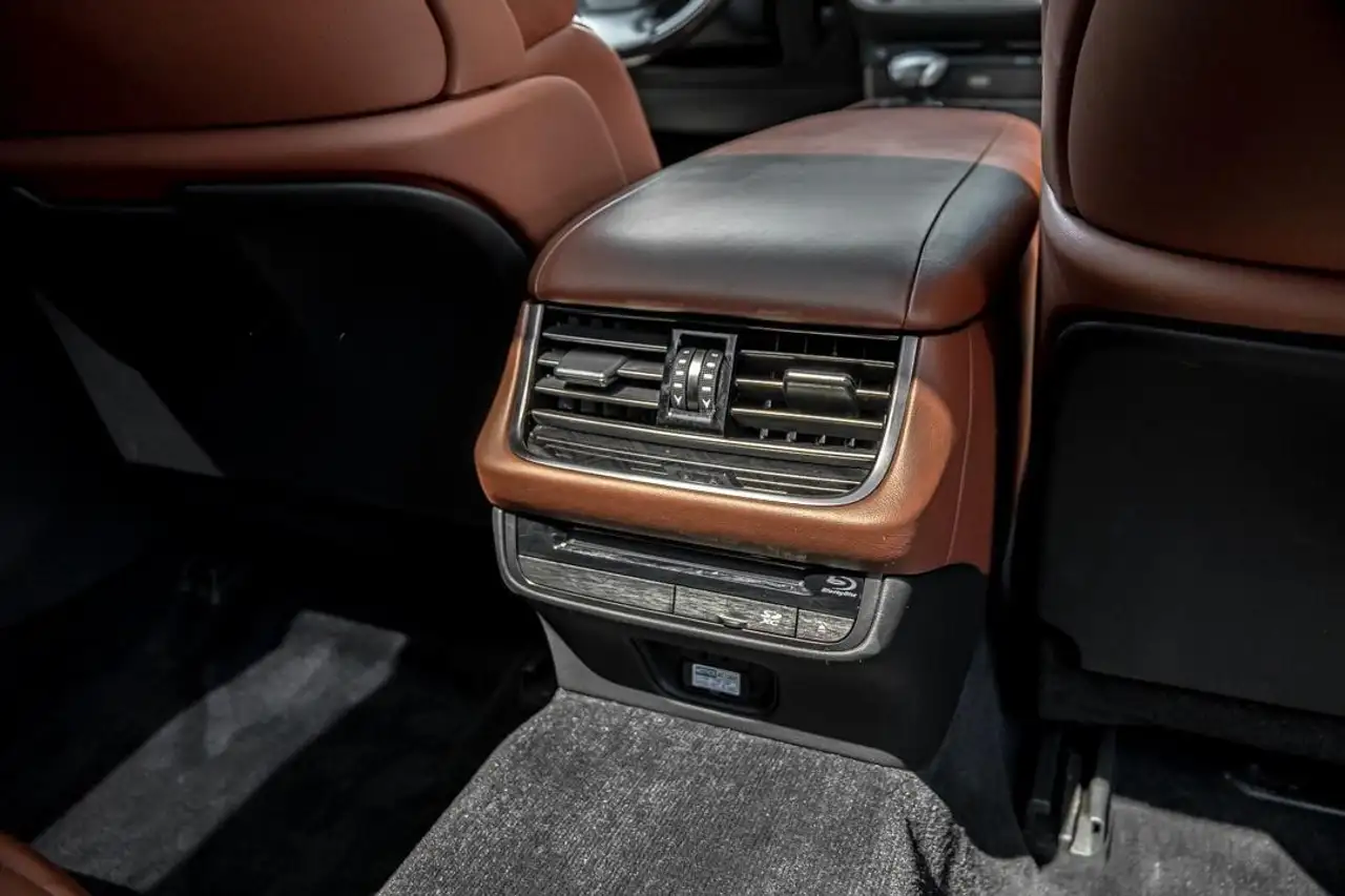 Lexus LS снимка Lexus LS