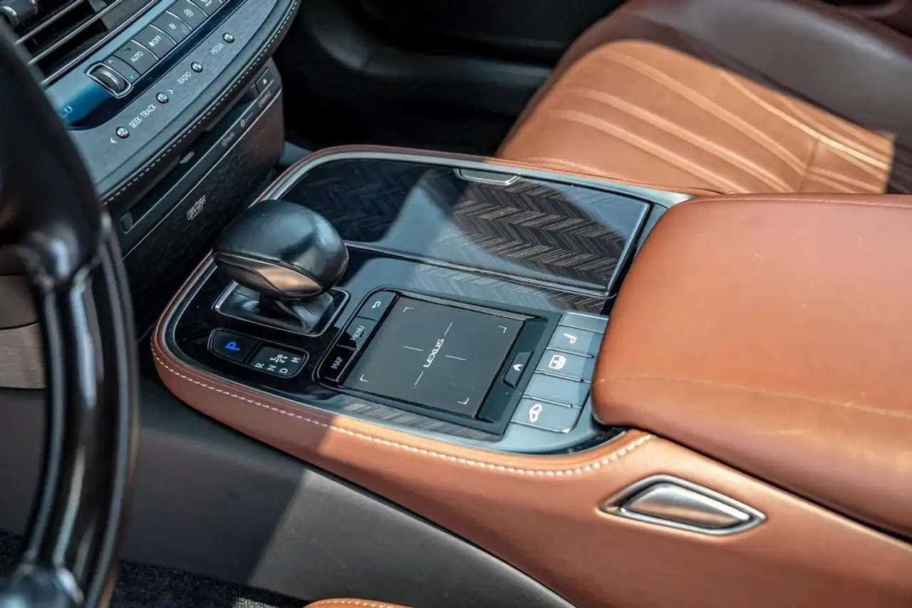 Lexus LS снимка Lexus LS