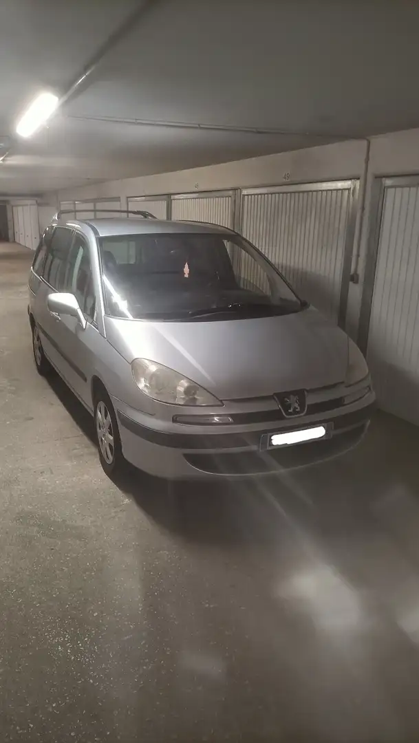 Peugeot 807 2l HDi 138 CV confort + - 1