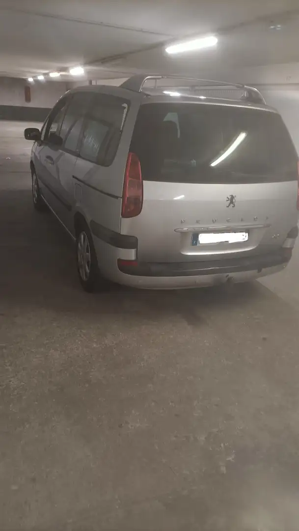 Peugeot 807 2l HDi 138 CV confort + - 2