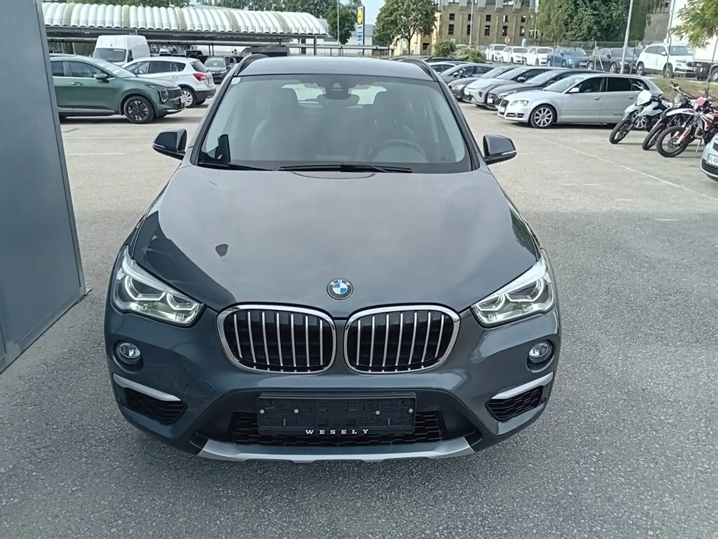 BMW X1 xDrive18d xLine Aut. Schwarz - 2