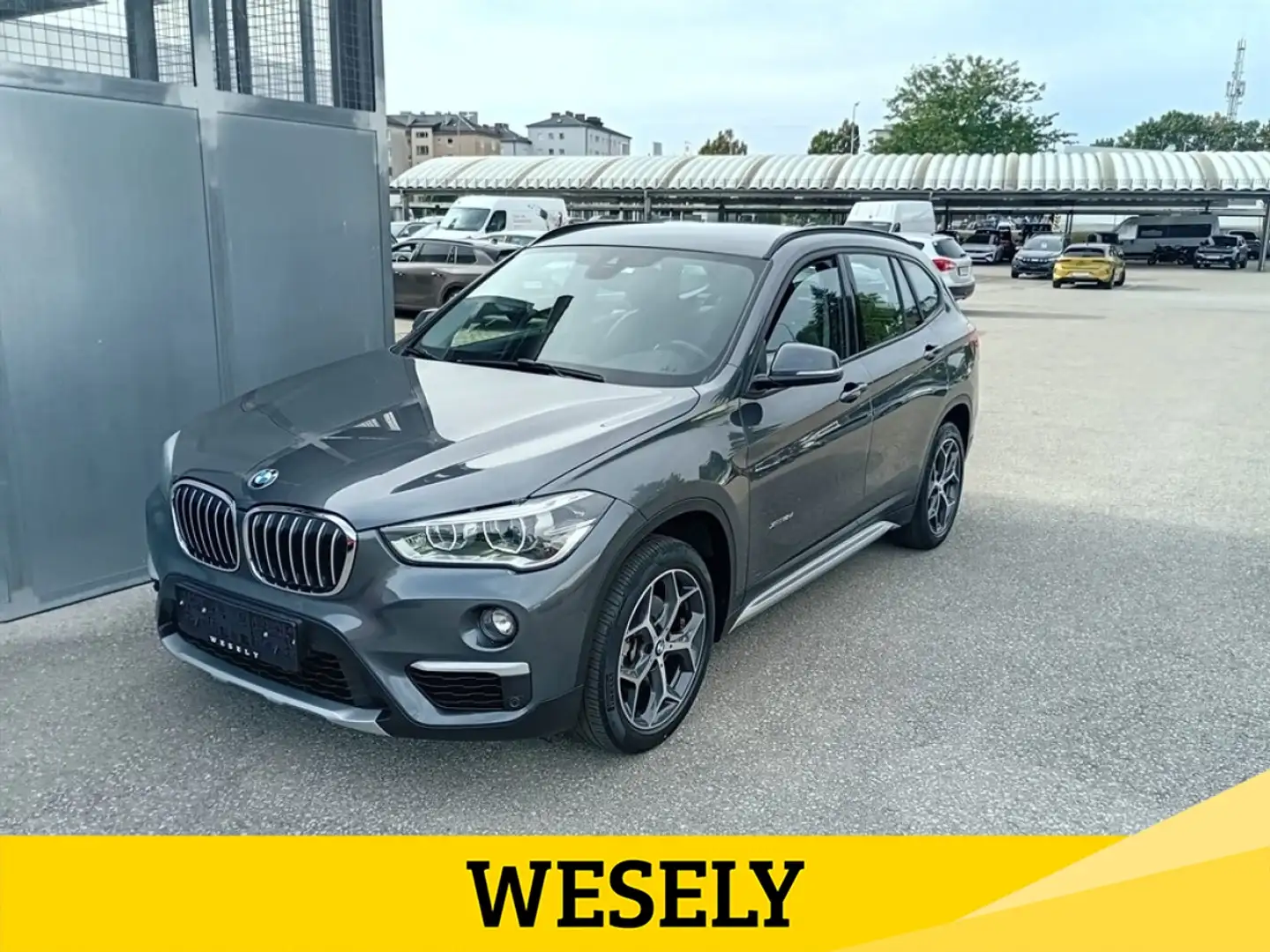 BMW X1 xDrive18d xLine Aut. Schwarz - 1