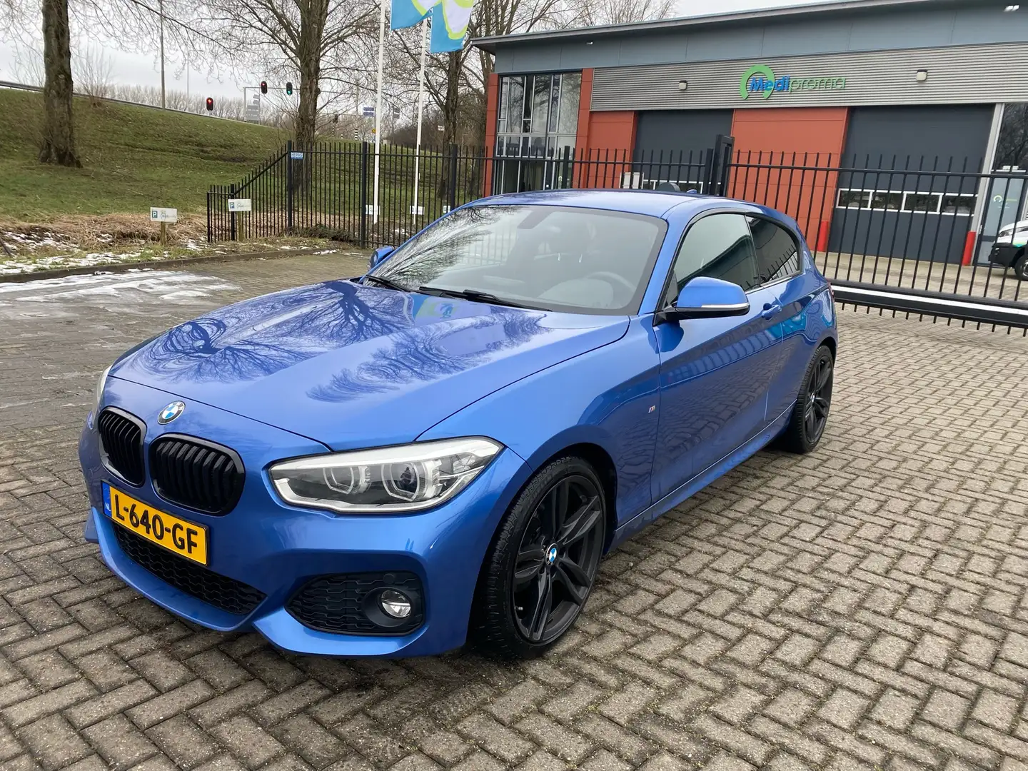BMW 118 i M Sport Bleu - 1