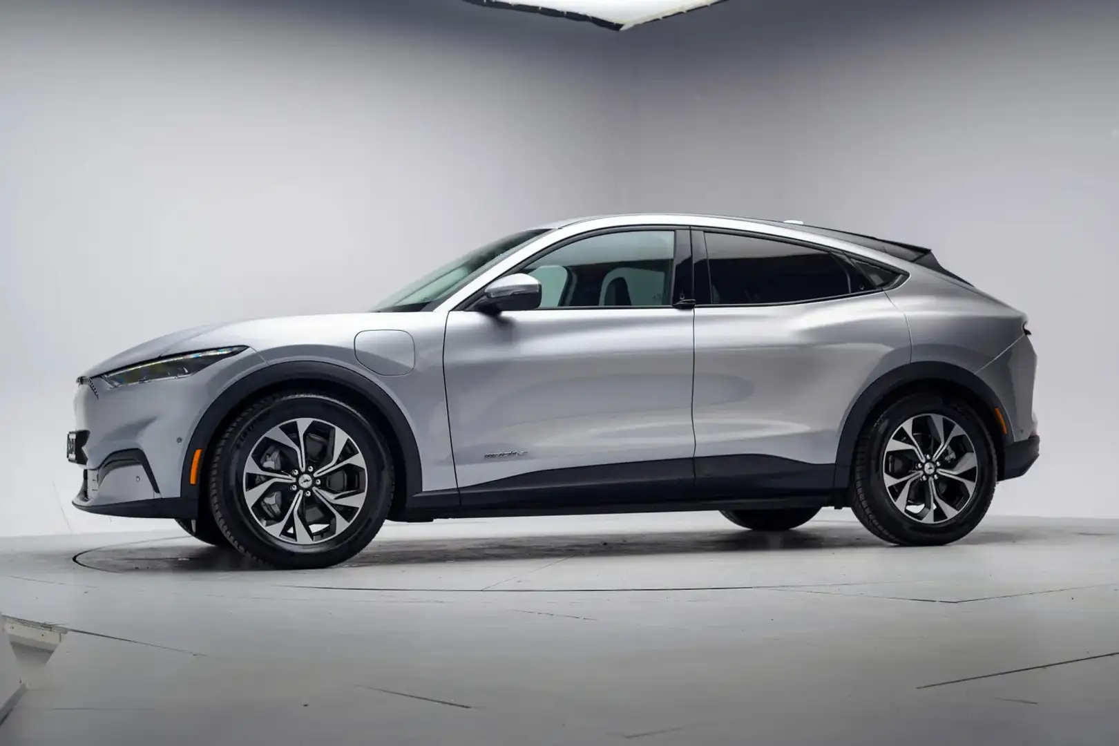 Ford Mustang Mach-E 75 kWh RWD 3-Fase [ LED Leder Navi 360°cam ] Grijs - 2