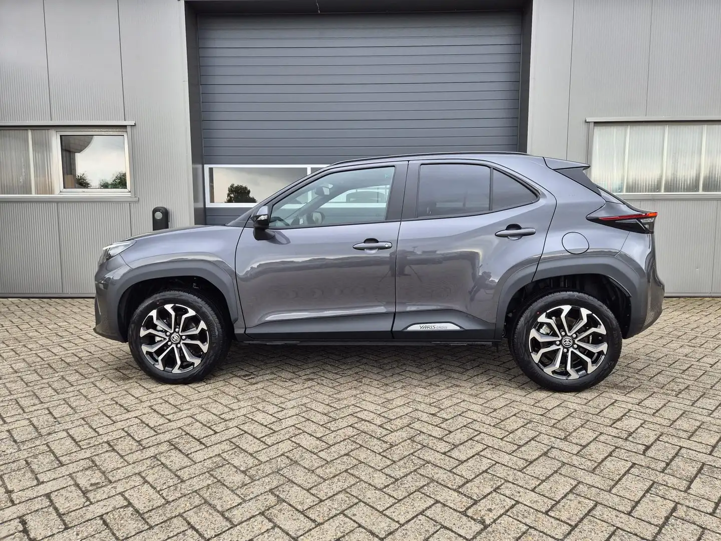 Toyota Yaris Cross 1.5VVT-iE 130PS Automatik Teamplayer Klimaau Grau - 2
