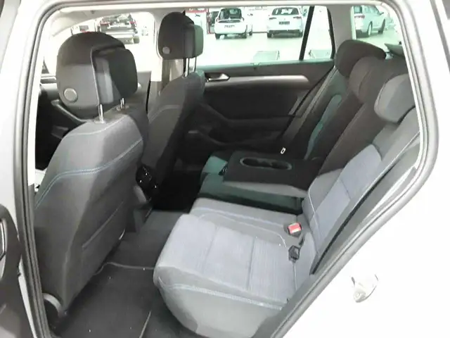 Volkswagen Passat view 14