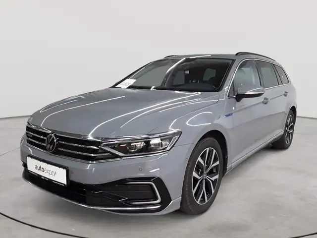 Volkswagen Passat view 2