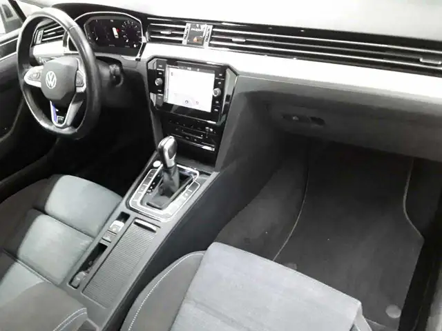 Volkswagen Passat view 9