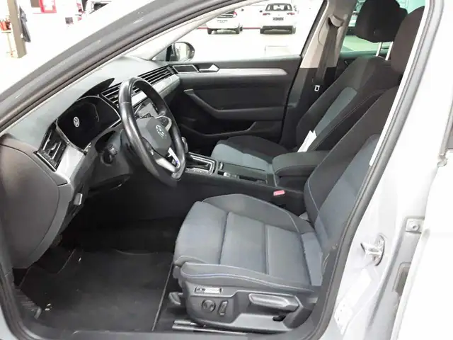 Volkswagen Passat view 7