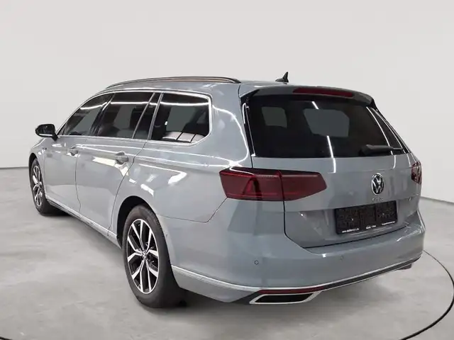 Volkswagen Passat view 5