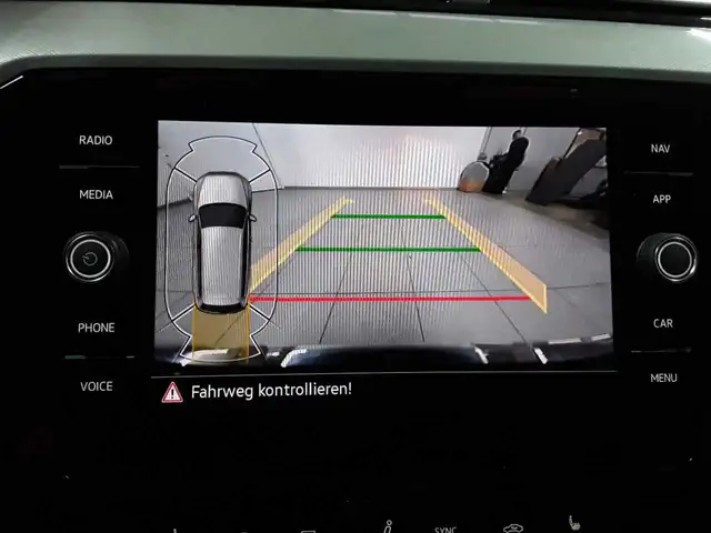 Volkswagen Passat view 13