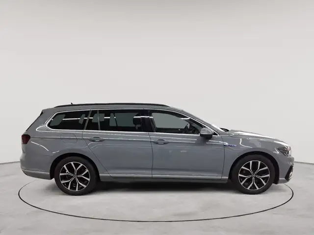 Volkswagen Passat view 3