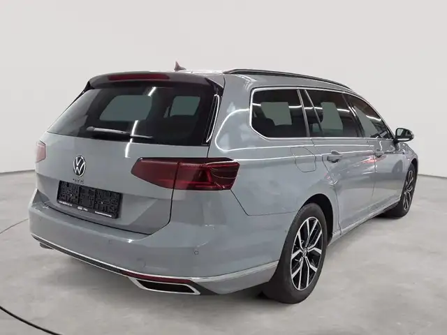Volkswagen Passat view 4