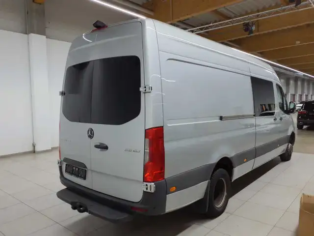 Mercedes-Benz Sprinter view 5