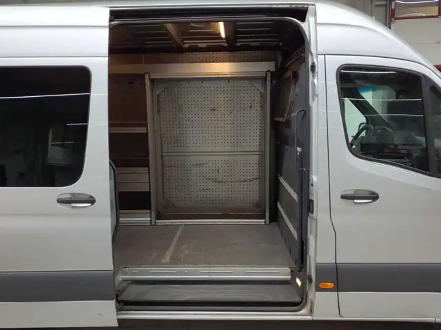 Mercedes-Benz Sprinter view 8