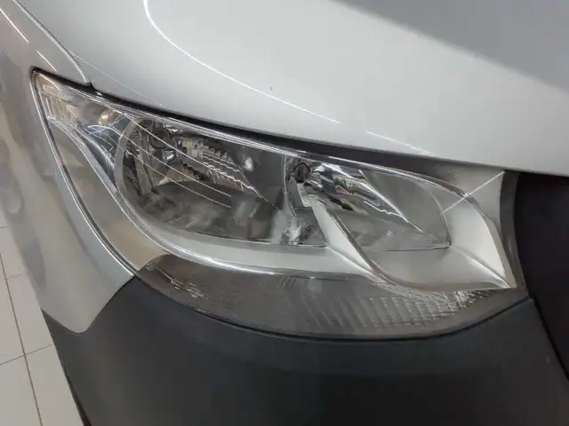 Mercedes-Benz Sprinter view 13