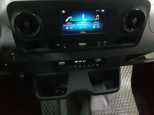 Mercedes-Benz Sprinter view 15