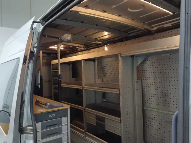 Mercedes-Benz Sprinter view 9