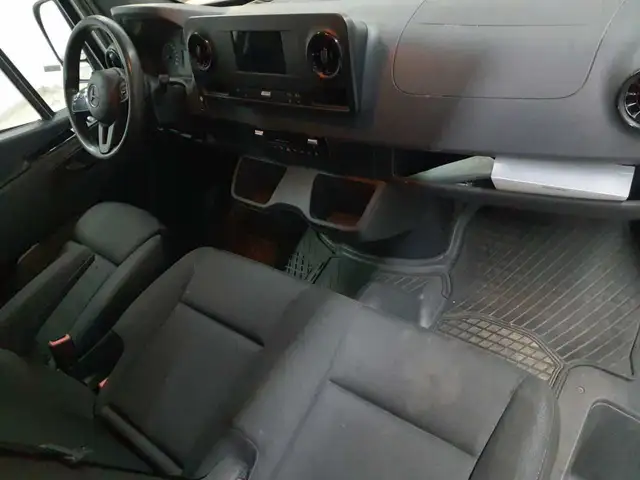 Mercedes-Benz Sprinter view 12
