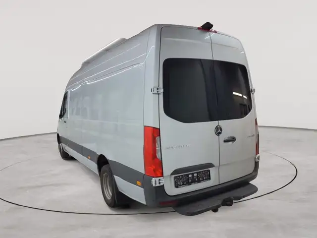 Mercedes-Benz Sprinter view 2