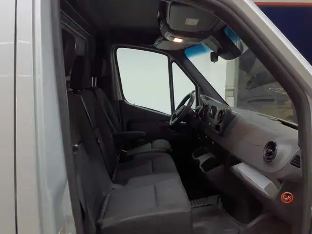 Mercedes-Benz Sprinter view 11