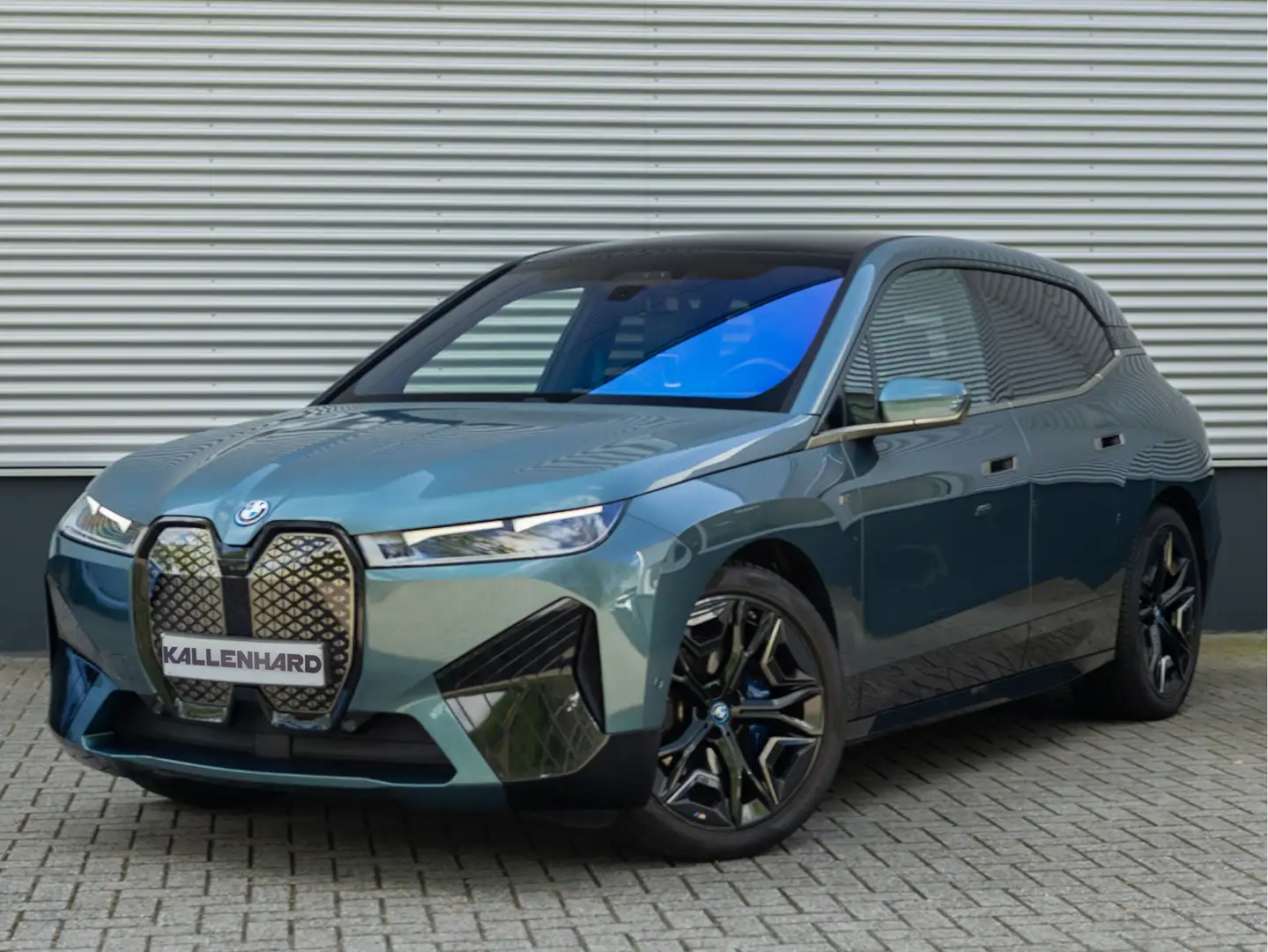 BMW iX M60 - Pano - Bowers & Wilkins - Trekhaak - Stoelve Blauw - 1