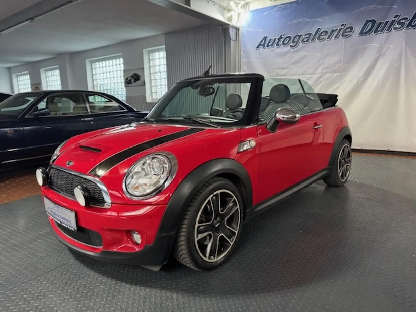 MINI Cooper S Cabrio Automatik El. Verdeck Navi Bi-Xenon Sperrdiff. Kli Rot - 1