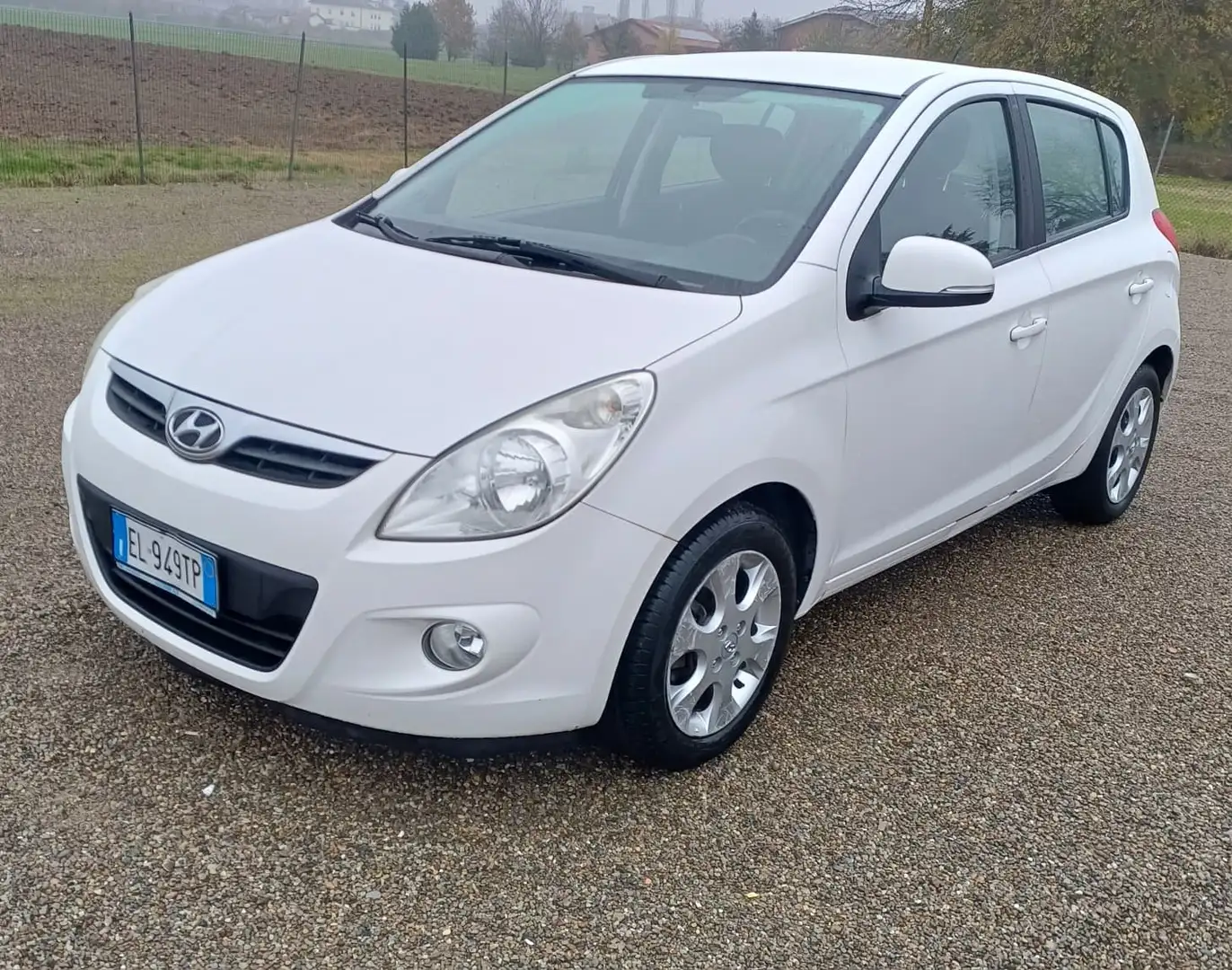 Hyundai i20 i20 I 2009 5p 1.2 Sound Edition Weiß - 2