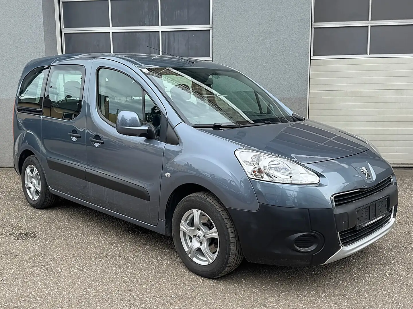 Peugeot Partner Tepee Lion Edition 1,6 HDi Blau - 2