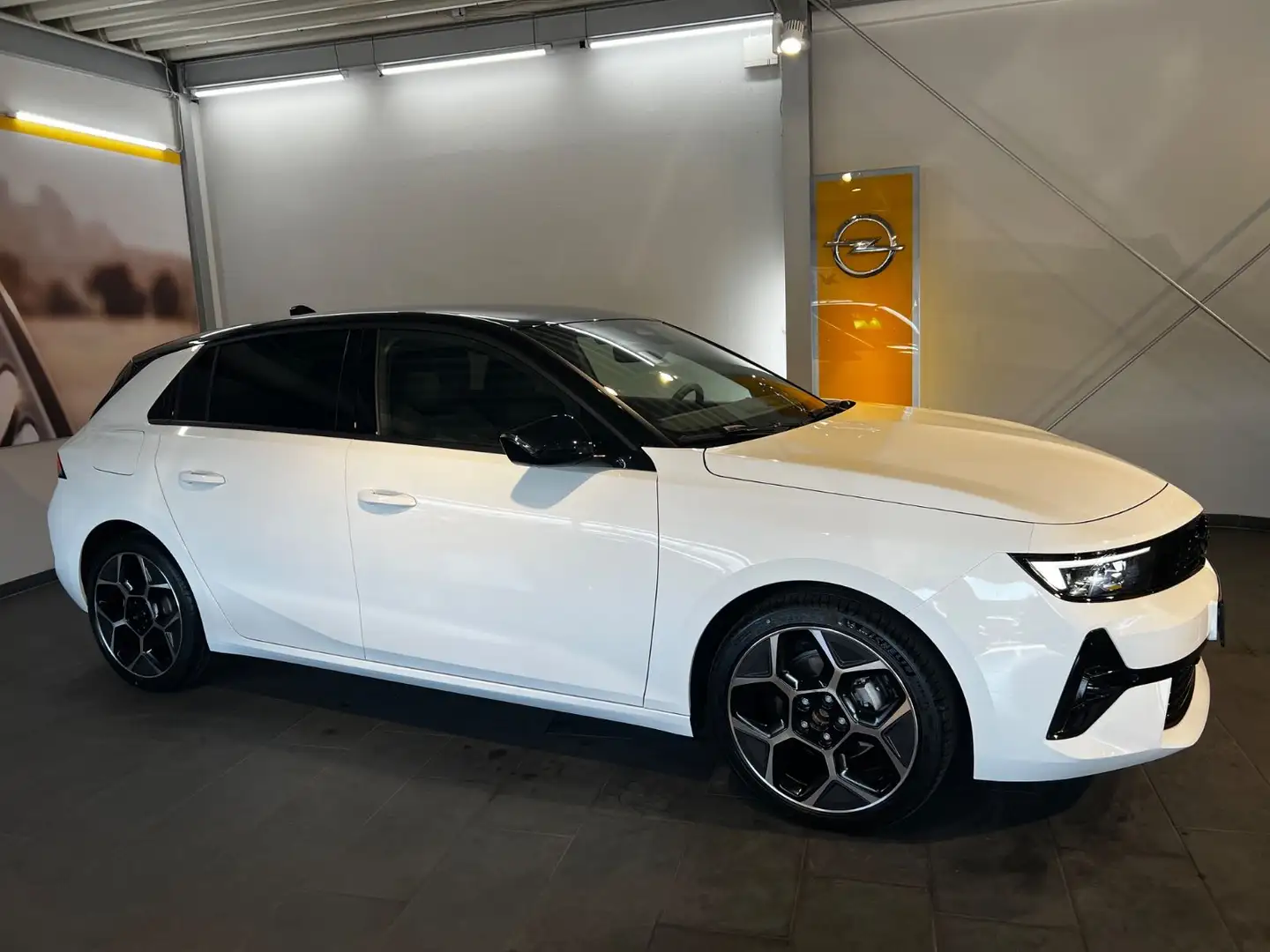 Opel Astra 1.2 Turbo GS | HUD | 360° | Automatik Weiß - 2
