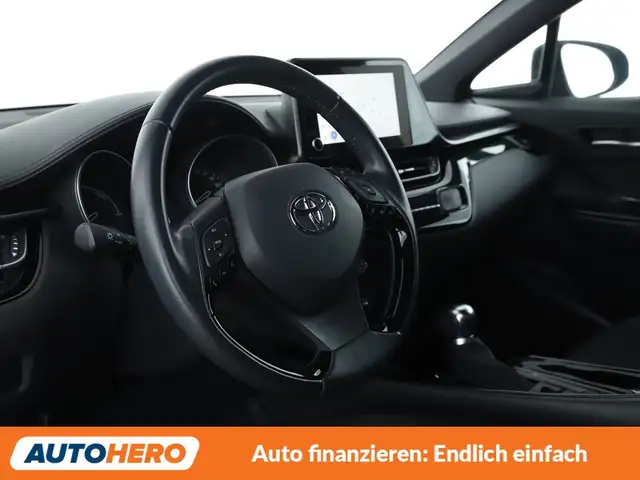 Toyota C-HR view 11