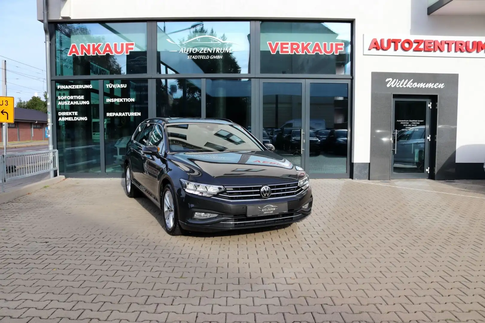 Volkswagen Passat Variant Business LED Kamera Navi AHK ACC Grijs - 1