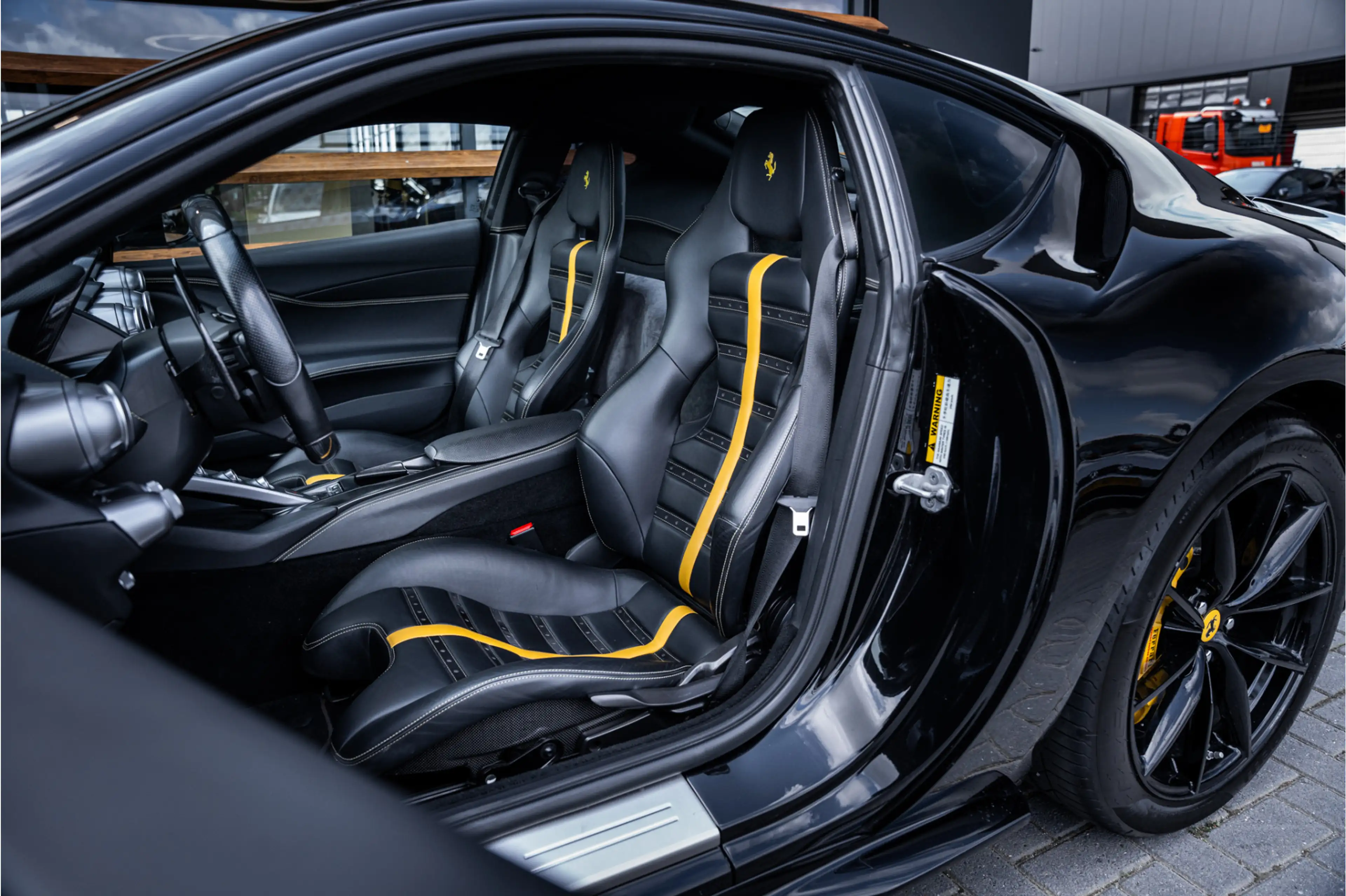 Ferrari 812 6.5 V12 Superfast HELE - Racing seats l Passenger — photo 24