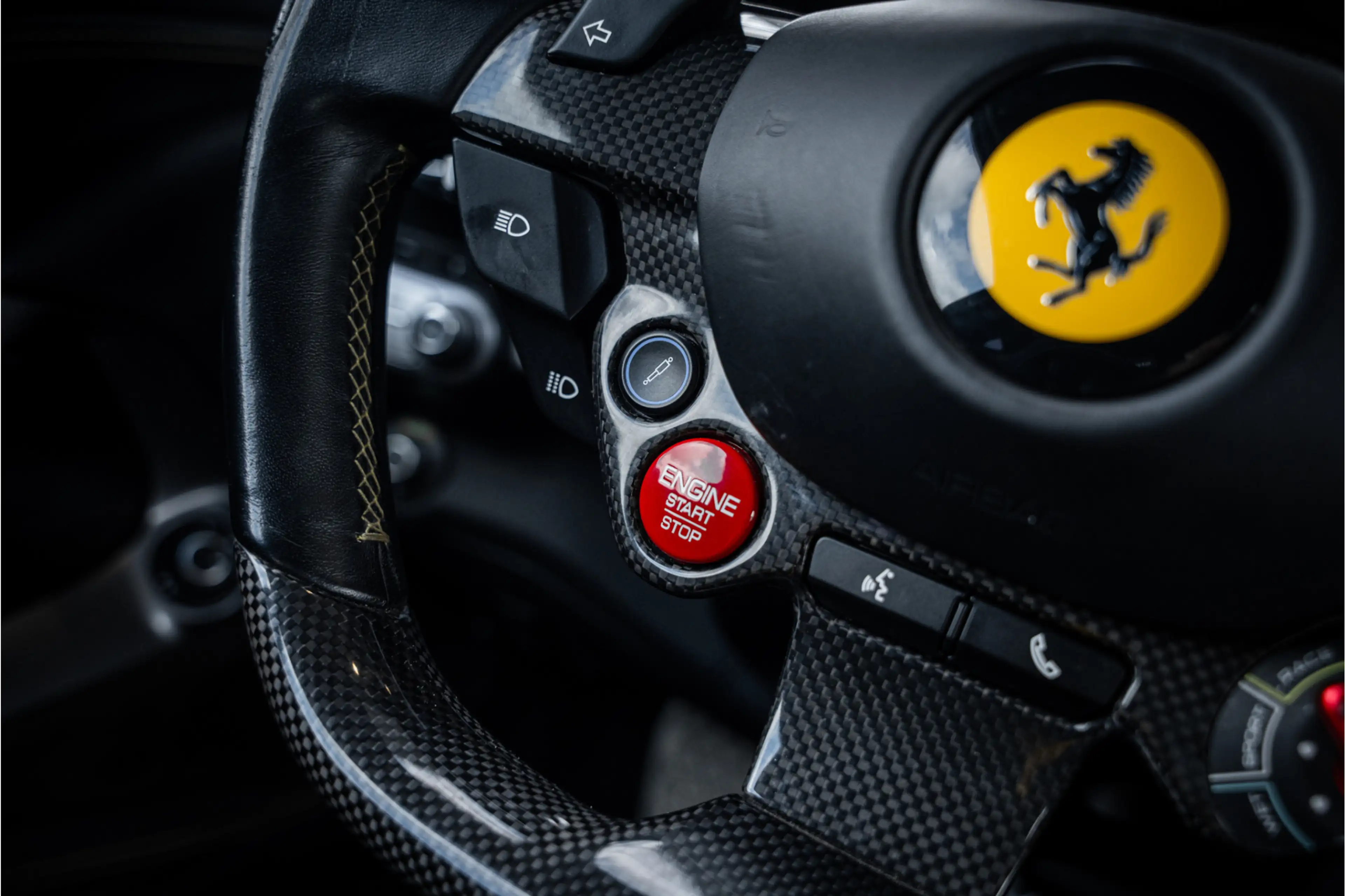 Ferrari 812 6.5 V12 Superfast HELE - Racing seats l Passenger — photo 30