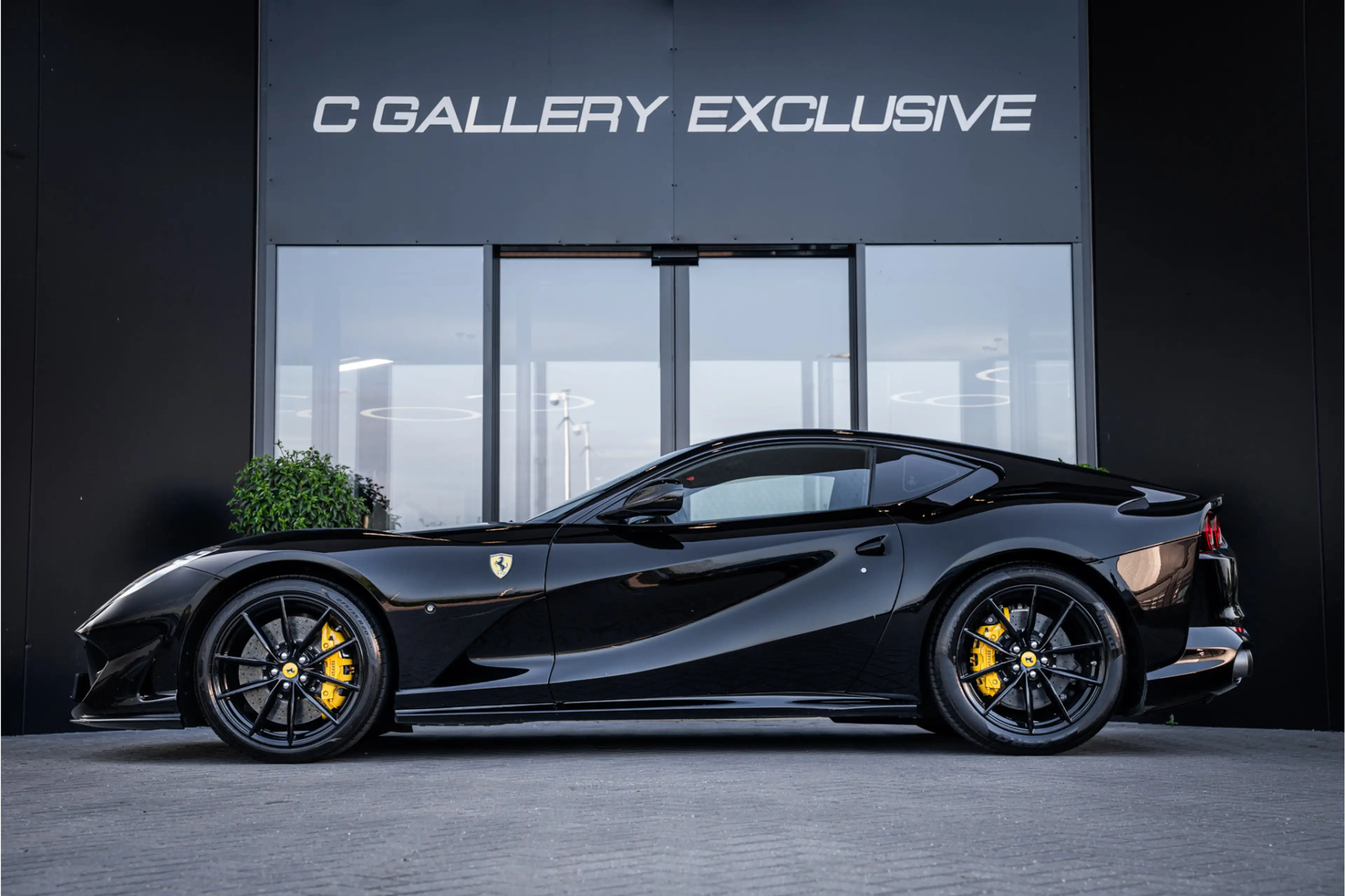 Ferrari 812 6.5 V12 Superfast HELE - Racing seats l Passenger — photo 4